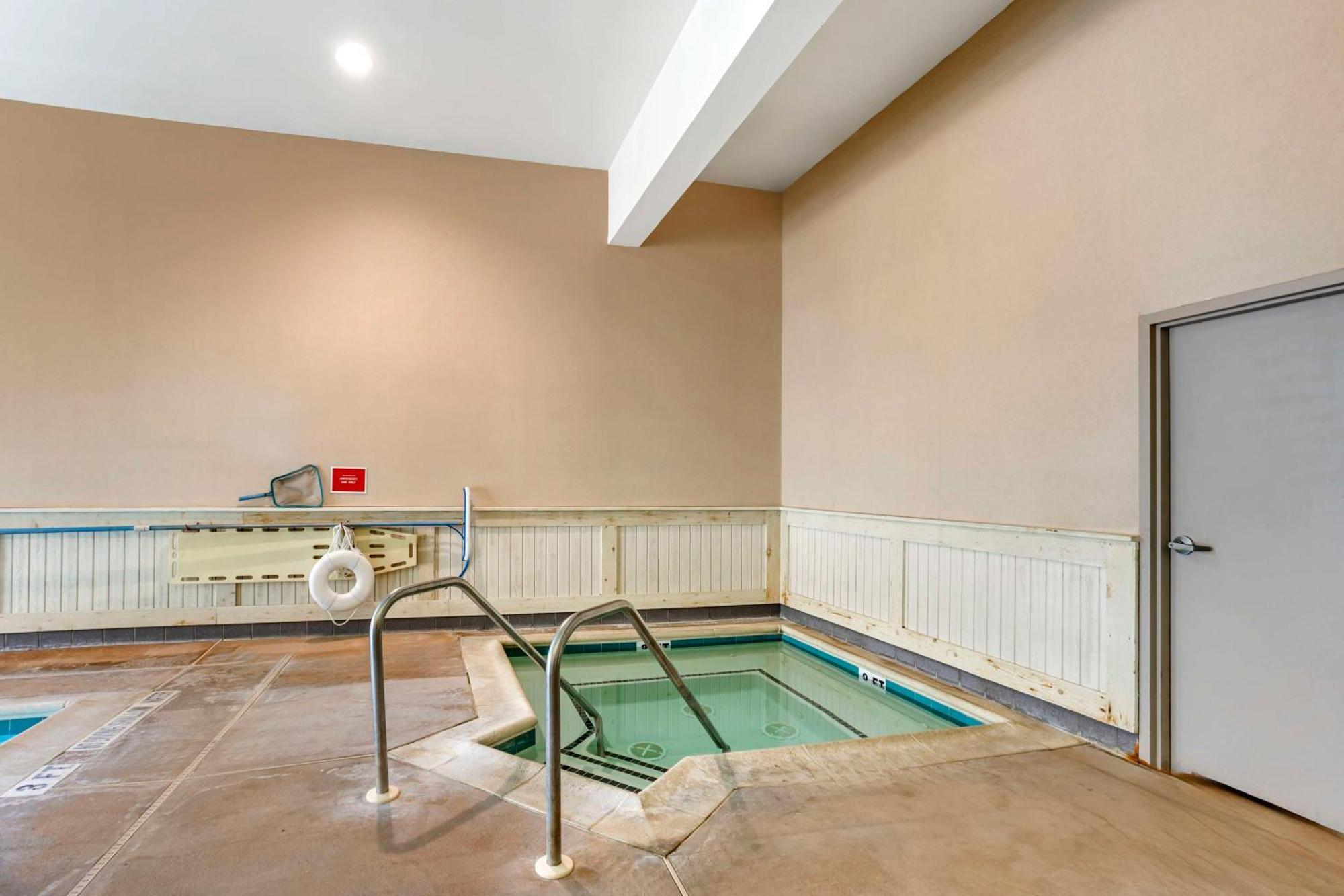 Hotel Western Revere & Paradise