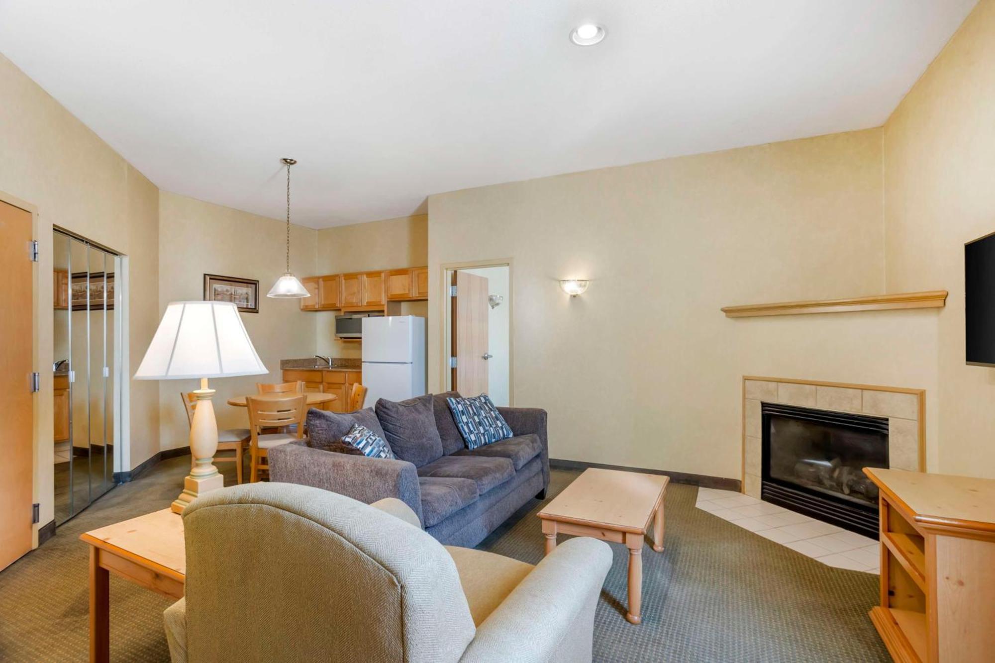 Western Revere & 3* Paradise