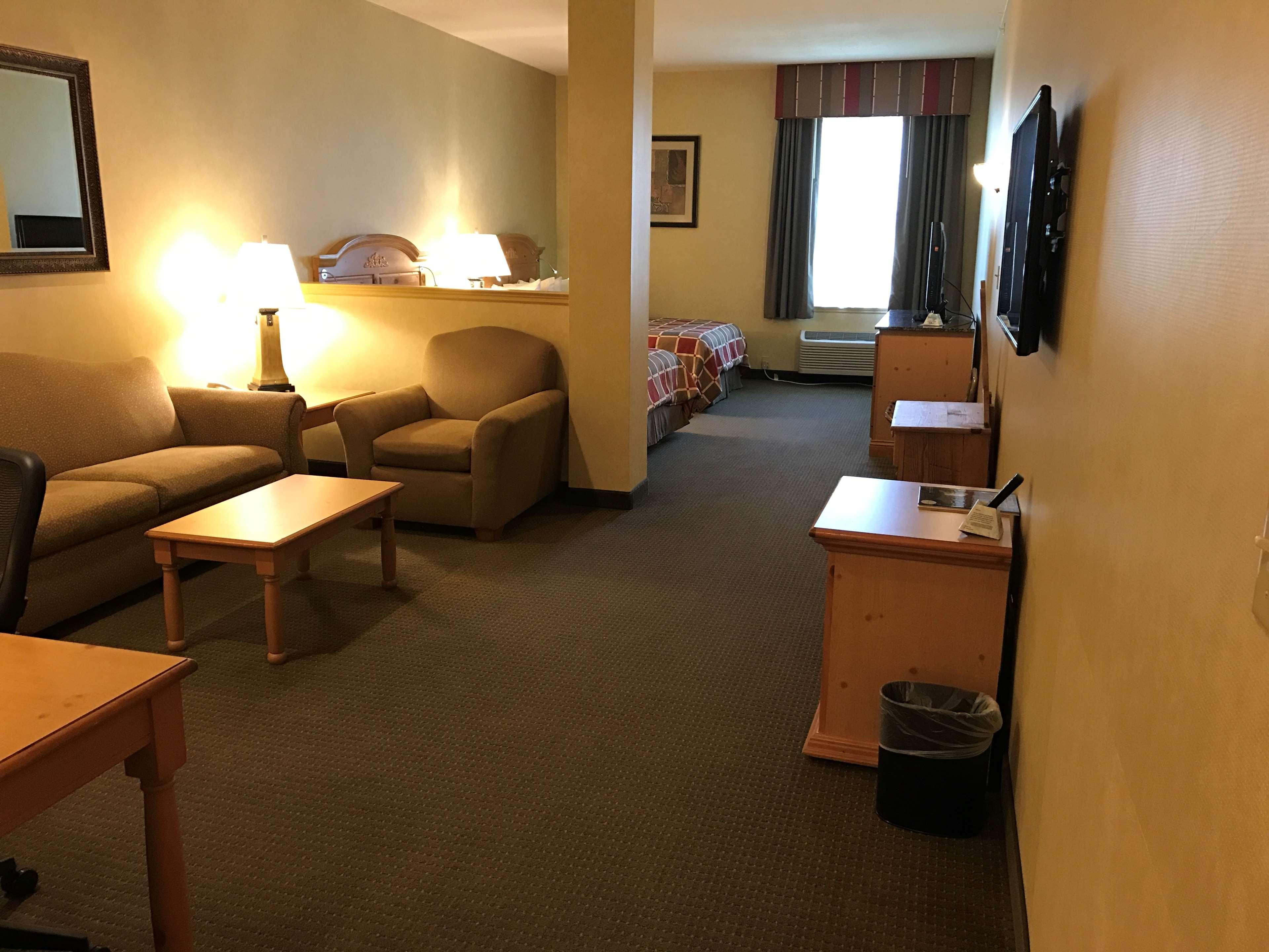 Western Revere & 3*