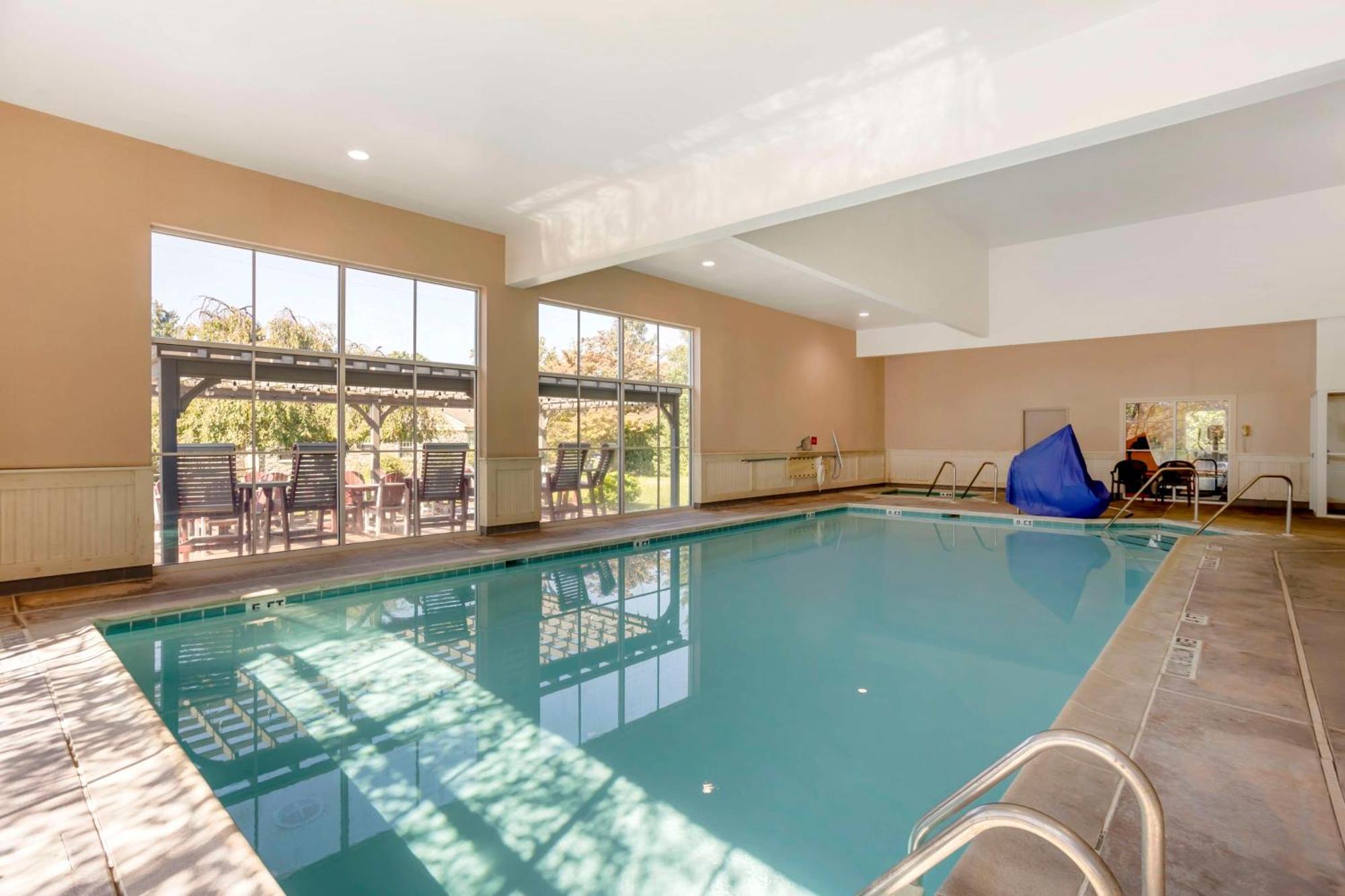 Western Revere & Hotel 3*